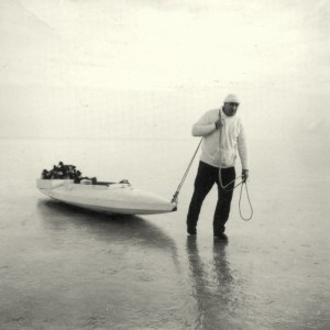 1960 - TMS_dragging_Scooter_off_Nicolls_Point